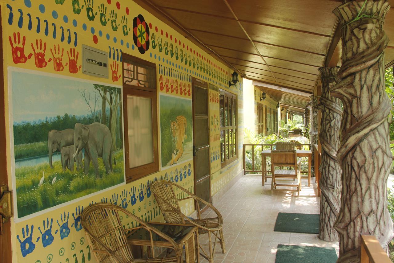 Rhino Land Jungle Lodge Sauraha Luaran gambar