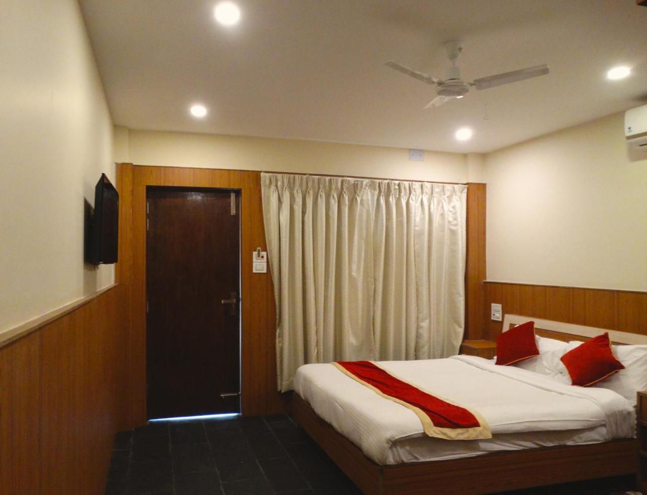 Rhino Land Jungle Lodge Sauraha Luaran gambar