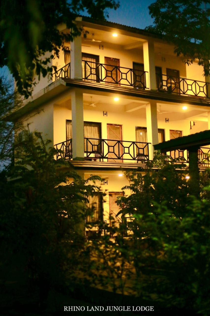 Rhino Land Jungle Lodge Sauraha Luaran gambar