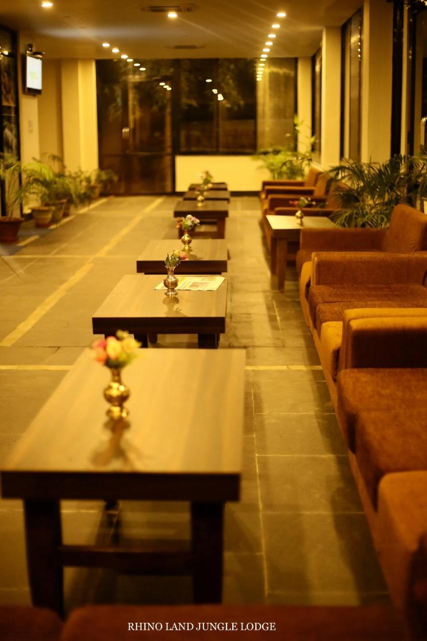 Rhino Land Jungle Lodge Sauraha Luaran gambar