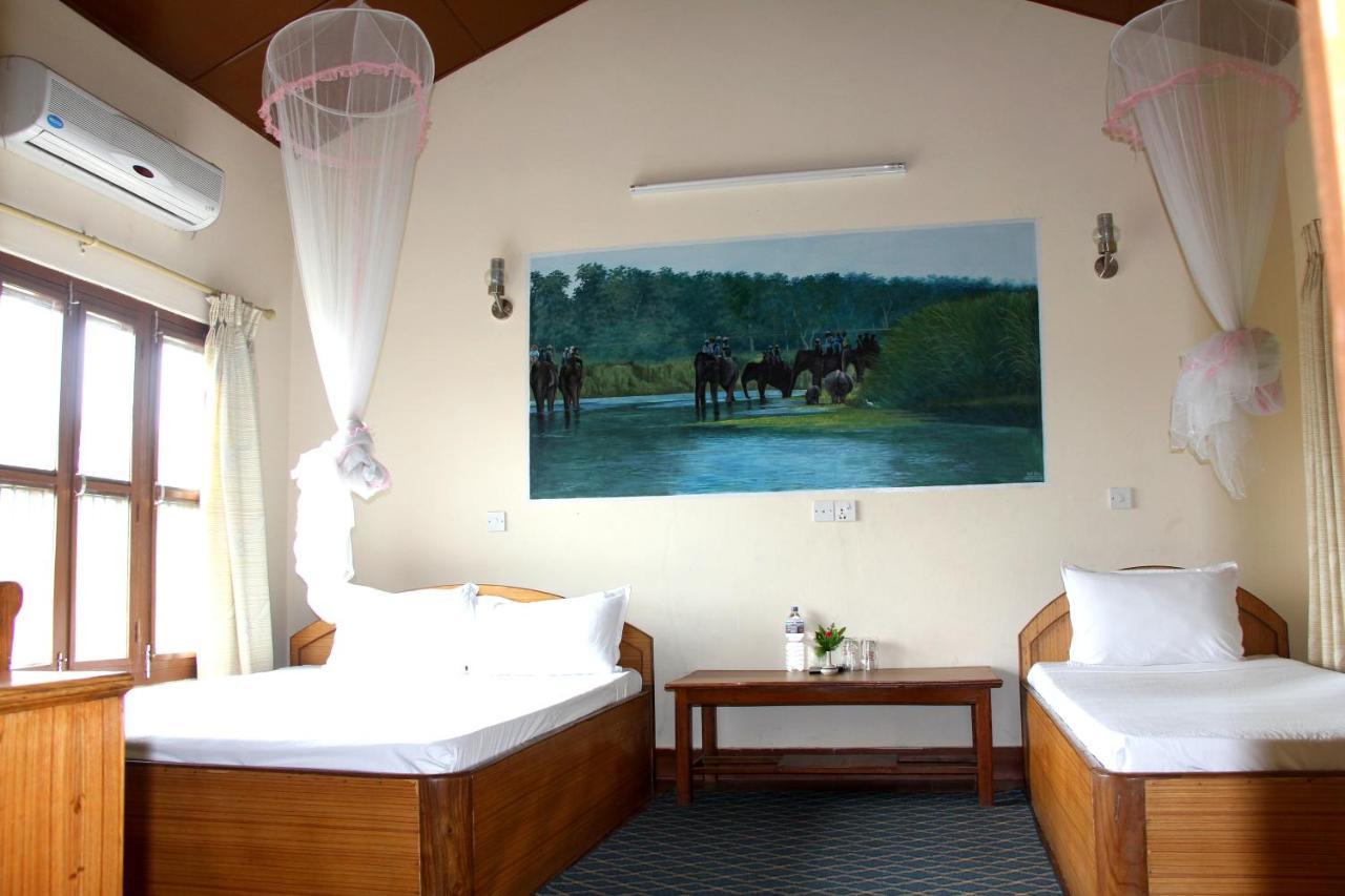 Rhino Land Jungle Lodge Sauraha Luaran gambar